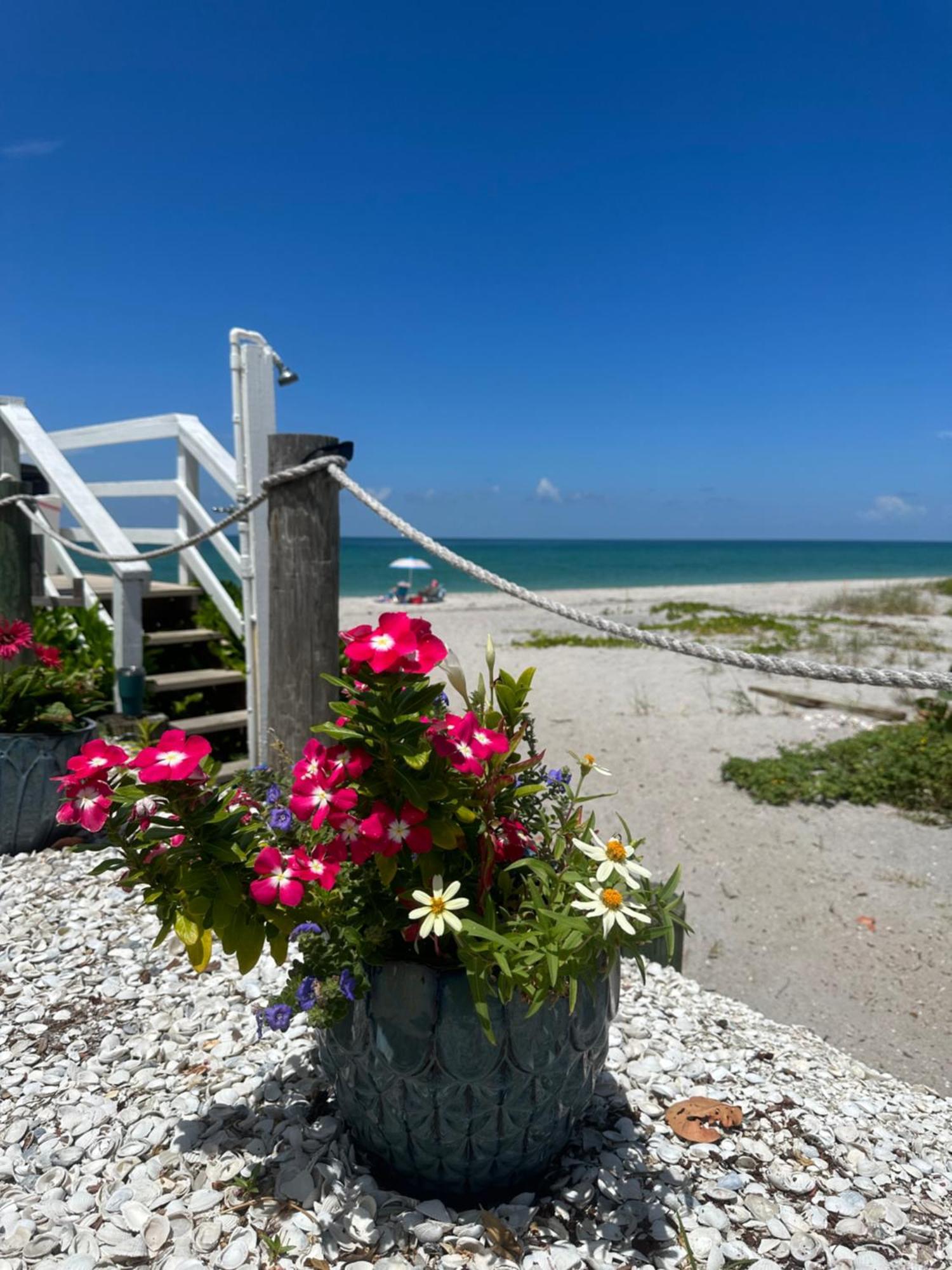 Pearl Beach Inn Englewood Buitenkant foto