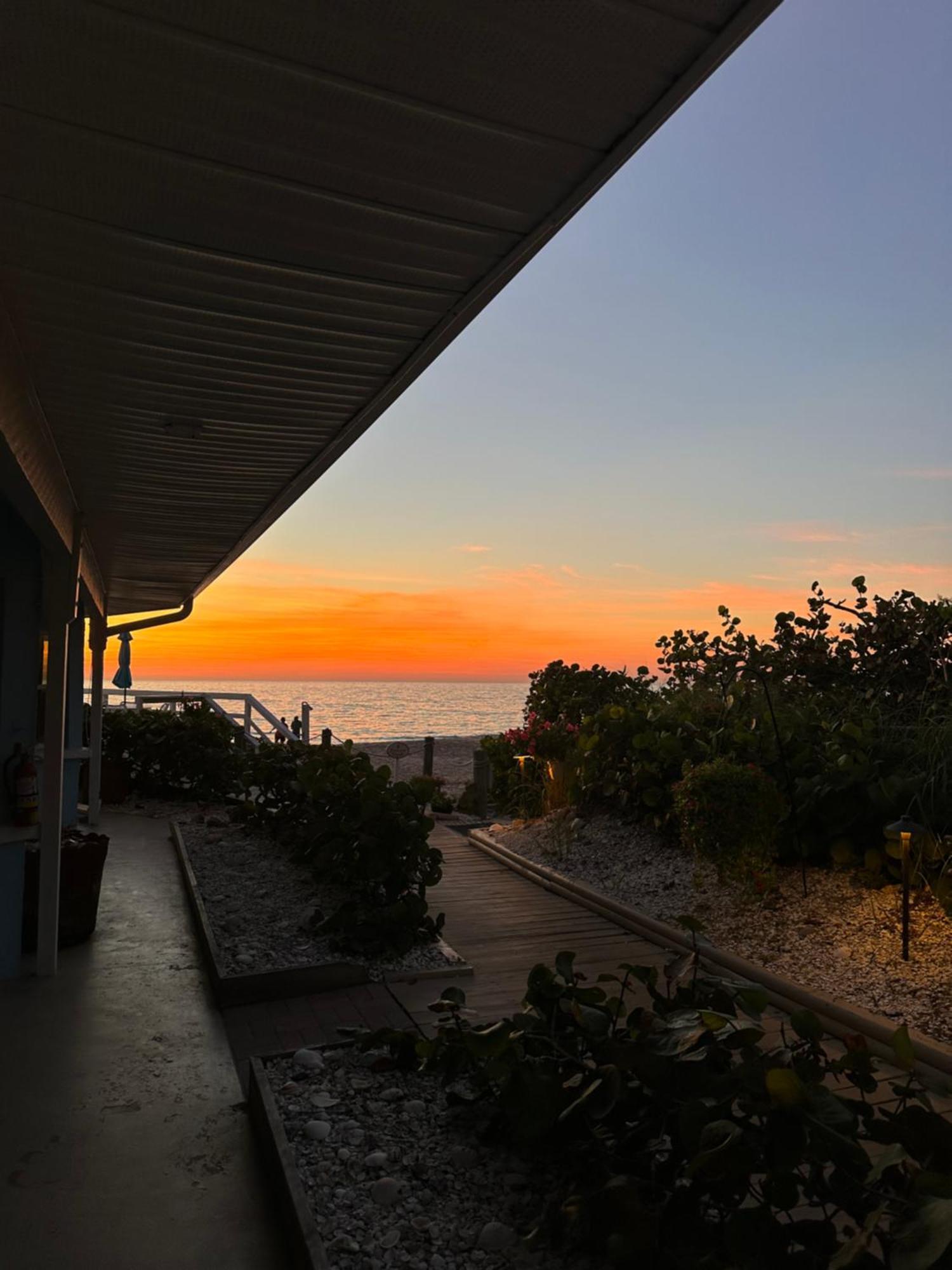 Pearl Beach Inn Englewood Buitenkant foto