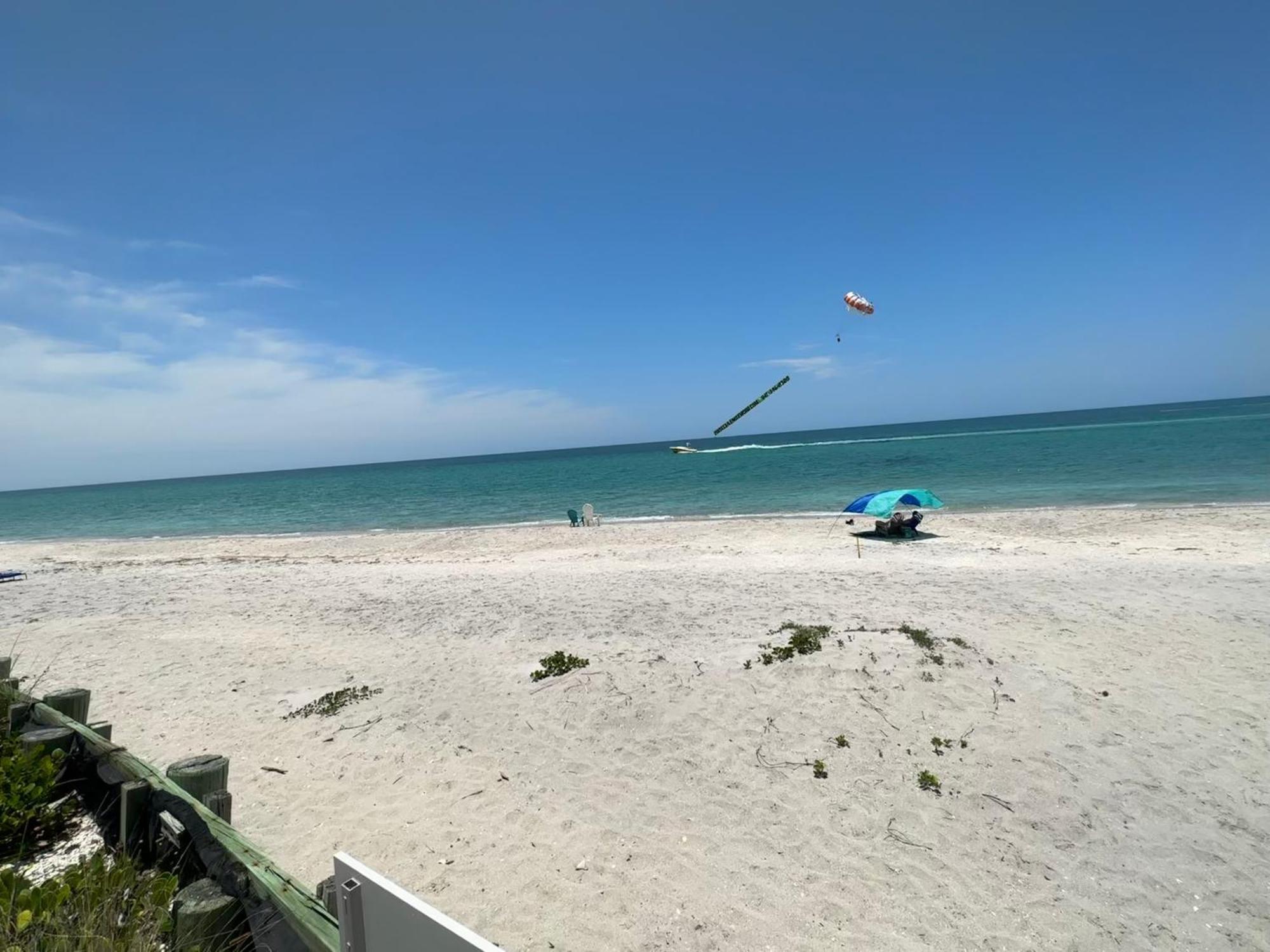 Pearl Beach Inn Englewood Buitenkant foto