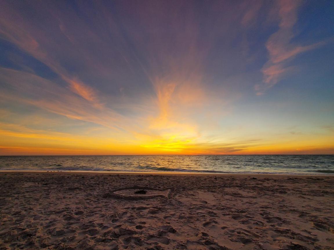 Pearl Beach Inn Englewood Buitenkant foto