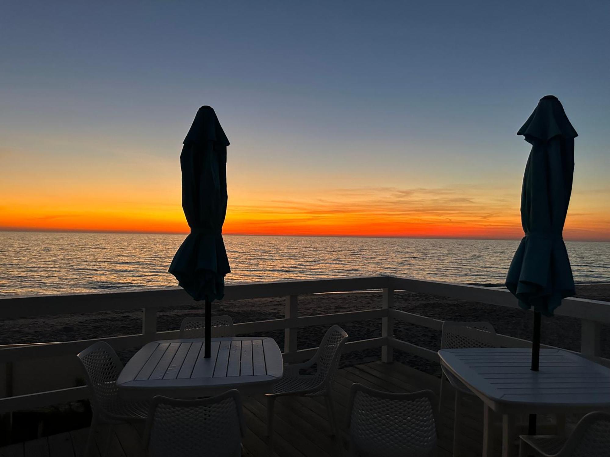 Pearl Beach Inn Englewood Buitenkant foto