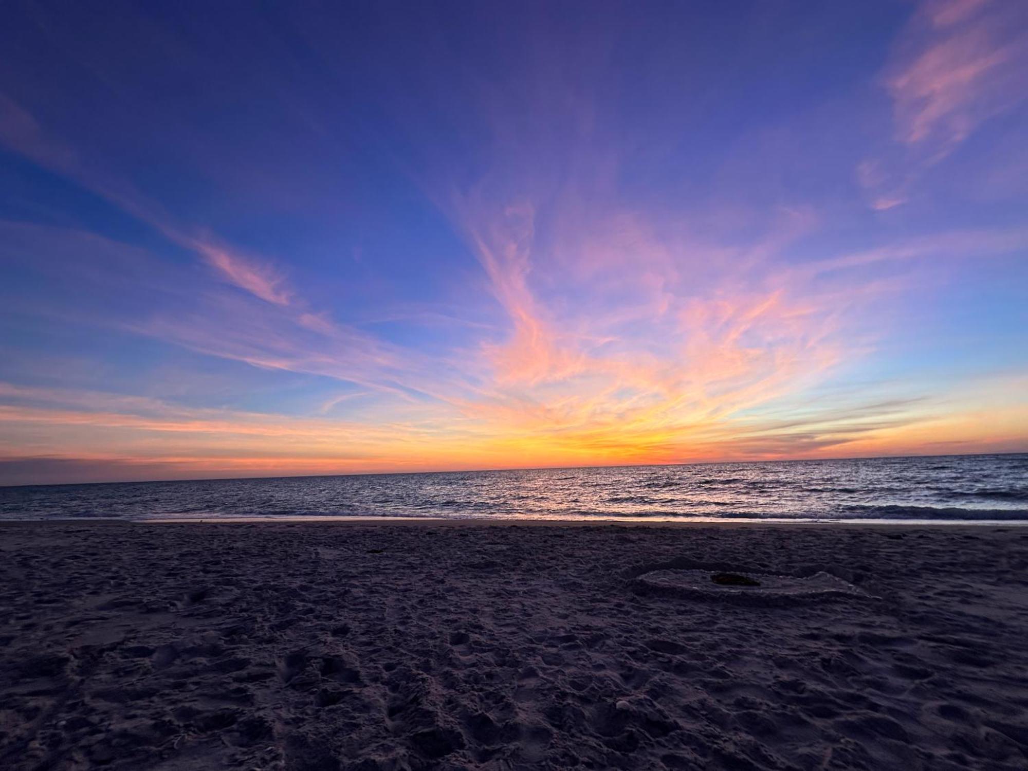 Pearl Beach Inn Englewood Buitenkant foto