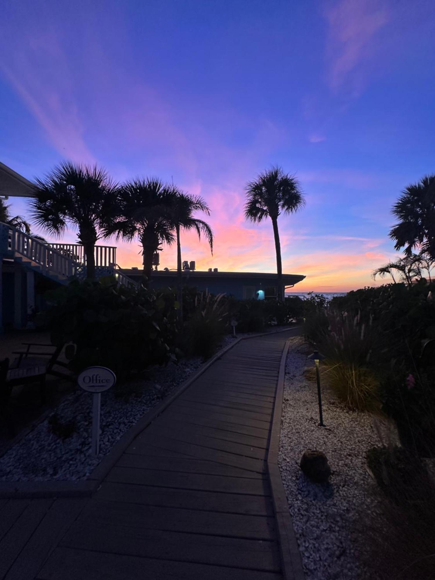 Pearl Beach Inn Englewood Buitenkant foto