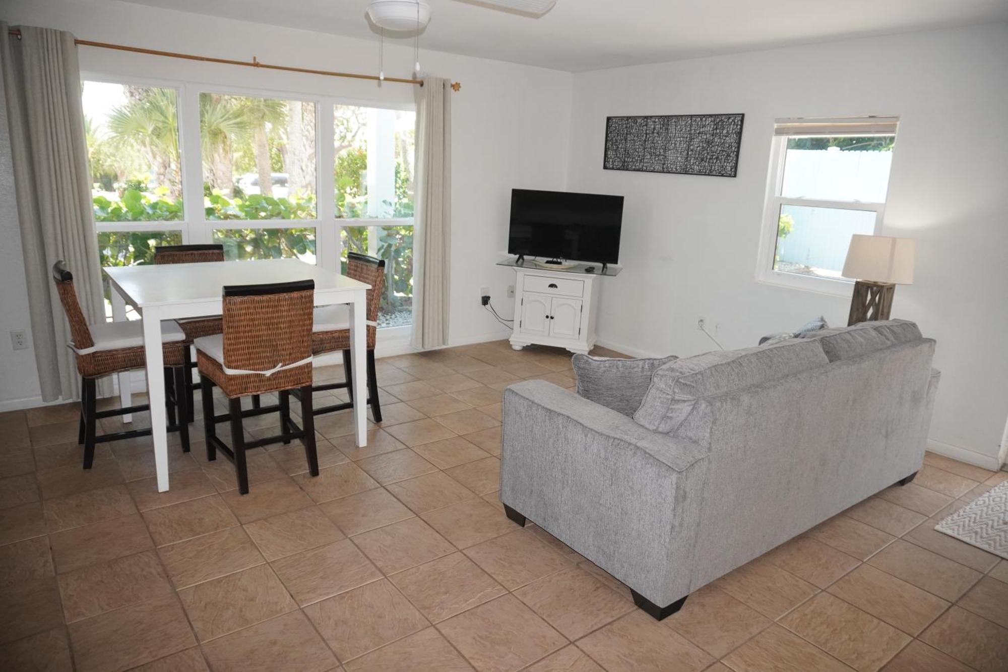 Pearl Beach Inn Englewood Buitenkant foto